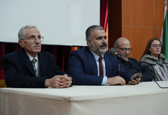 ضمن برنامج لقاءات إدارة الجامعة مّع الطلاب المستجدين عقد اليوم الأحد لقاء تعريفي مع طلاب السنة الأولى في مدرج الجامعة الكبير.